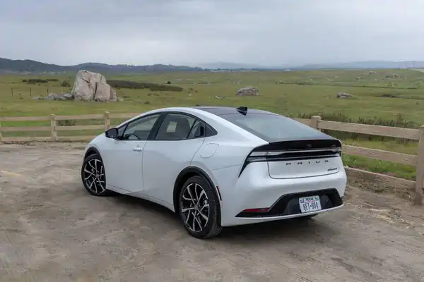 Descargar Manual de Propietario TOYOTA Prius Plug In Hybrid 2023 en Español PDF Gratis