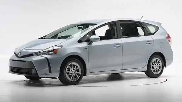 Descargar Manual de Propietario TOYOTA Prius V 2015