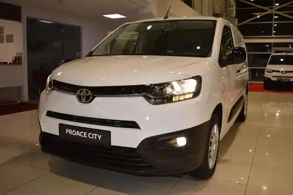 Descargar Manual de Propietario TOYOTA Proace 2017 en Español PDF Gratis