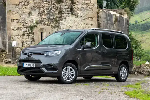 Descargar Manual de Propietario TOYOTA Proace City Verso 2021 en Español PDF Gratis