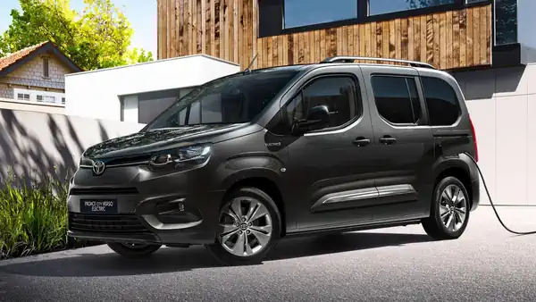 Descargar Manual de Propietario TOYOTA Proace City Verso Ev 2022 en Español PDF Gratis