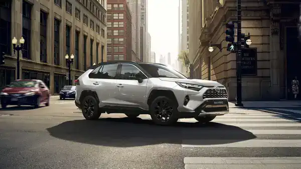 Descargar Manual de Propietario TOYOTA RAV4 Plug In Hybrid 2023 en Español PDF Gratis