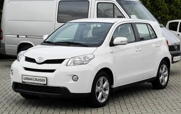 Descargar Manual de Propietario TOYOTA Urban Cruiser 2014