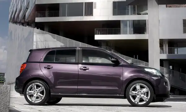 Descargar Manual de Propietario TOYOTA Urban Cruiser 2015