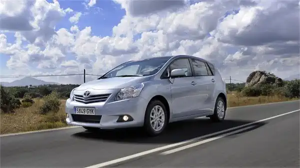 Descargar Manual de Propietario TOYOTA Verso 2011