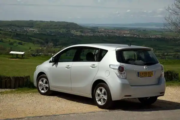 Descargar Manual de Propietario TOYOTA Verso 2012
