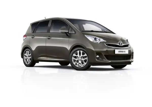 Descargar Manual de Propietario TOYOTA Verso 2015