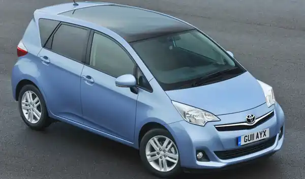 Descargar Manual de Propietario TOYOTA Verso S 2011