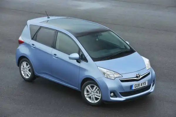 Descargar Manual de Propietario TOYOTA Verso S 2012