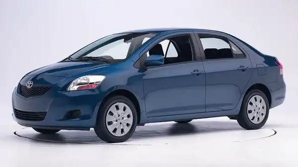 Descargar Manual de Propietario TOYOTA Yaris 2010