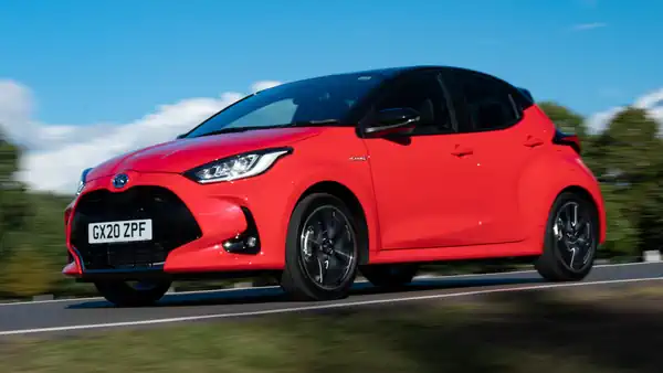 Descargar Manual de Propietario TOYOTA Yaris 2021 en Español PDF Gratis