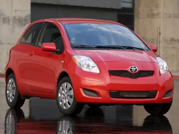 Descargar Manual de Propietario TOYOTA Yaris Hatchback 2011