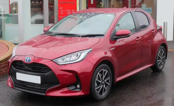 Descargar Manual de Propietario TOYOTA Yaris Hibrido 2017