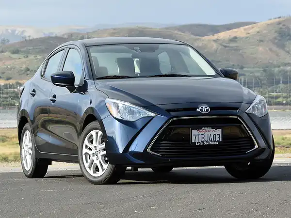Descargar Manual de Propietario TOYOTA Yaris IA 2017