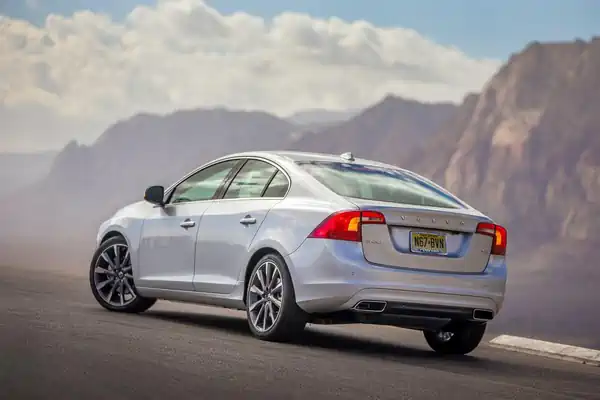 Descargar Manual de Propietario VOLVO S60 2015 en Español PDF Gratis