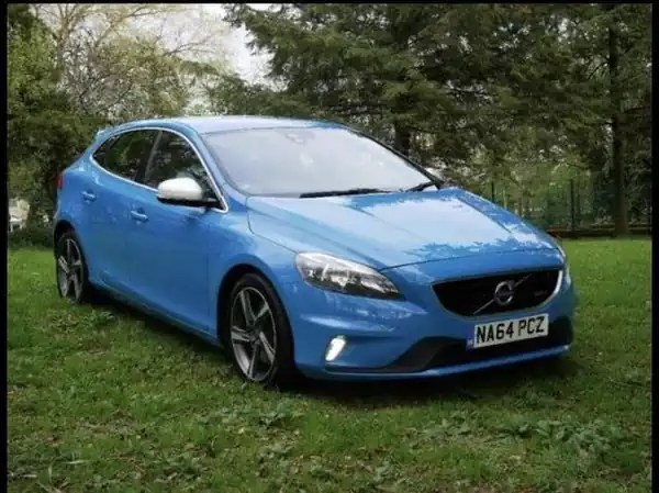 Descargar Manual de Propietario VOLVO V40 2014 en Español PDF Gratis