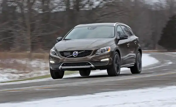 Descargar Manual de Propietario VOLVO V60 Cross Country 2017 en Español PDF Gratis