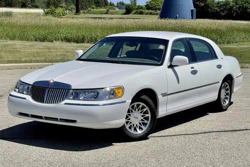 Descargar Manual de Taller Lincoln Town Car 2000 PDF Gratis